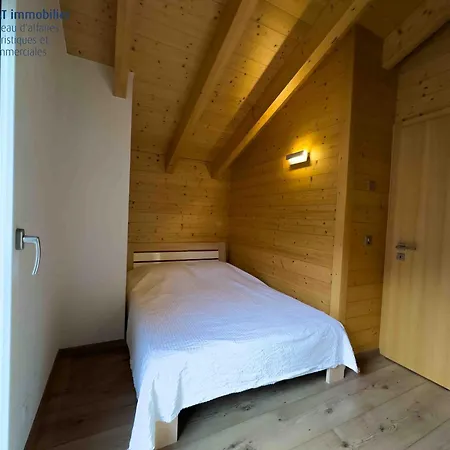 Katver 72, Joli Avec Balcon, Proche Du Centre Du Village *