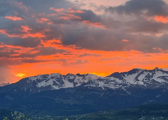 Katver 72, Joli Avec Balcon, Proche Du Centre Du Village